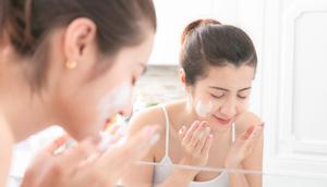 Mulai & akhiri hari dengan Facial Wash Wondermis. (jayzynism/Depositphotos)