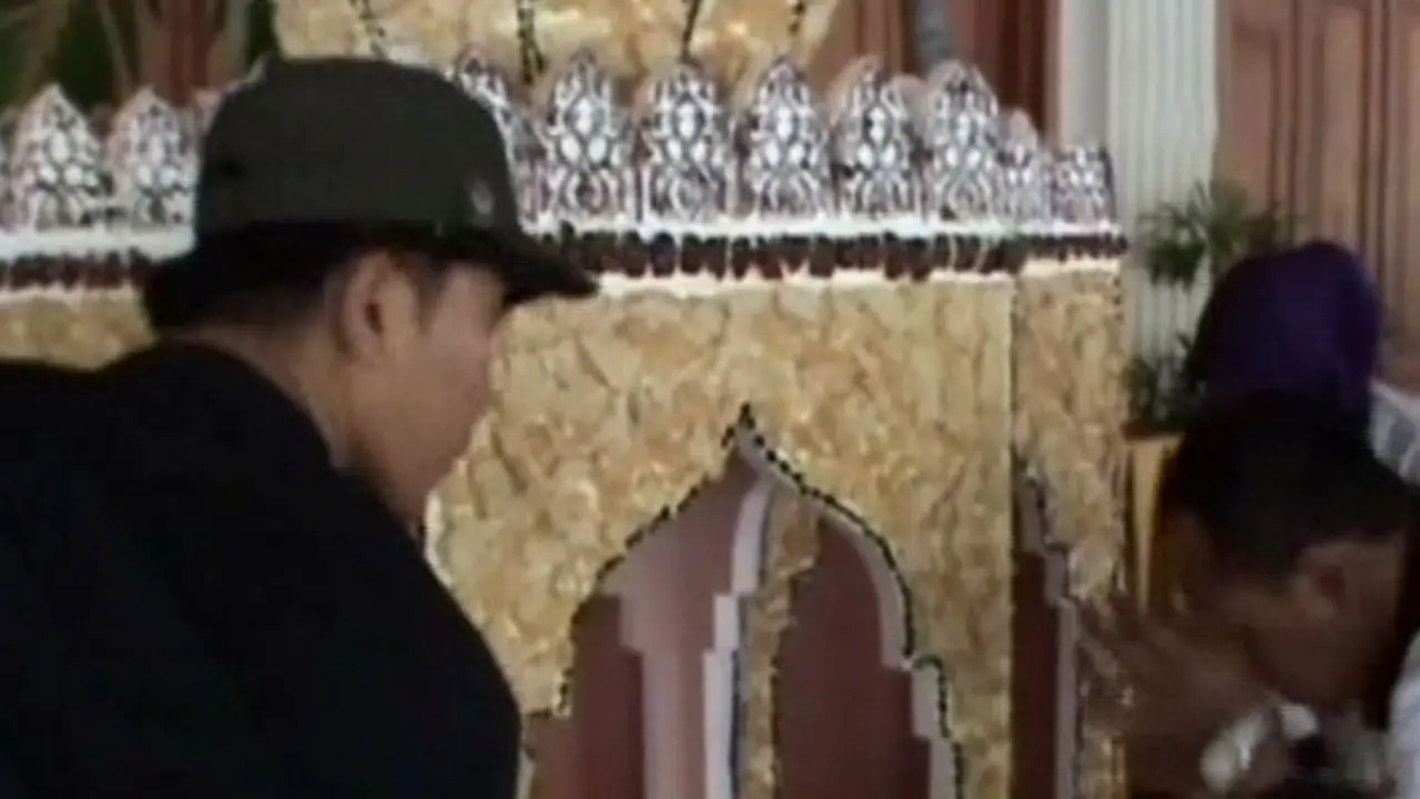Masjid Dari Kerak Nasi