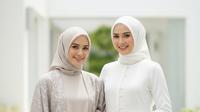 Dress Panjang Simple Elegan untuk Muslimah. Foto: Gemini