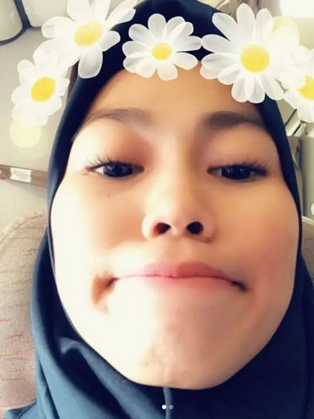 [Bintang] Gaya Imut Defia Rosmaniar