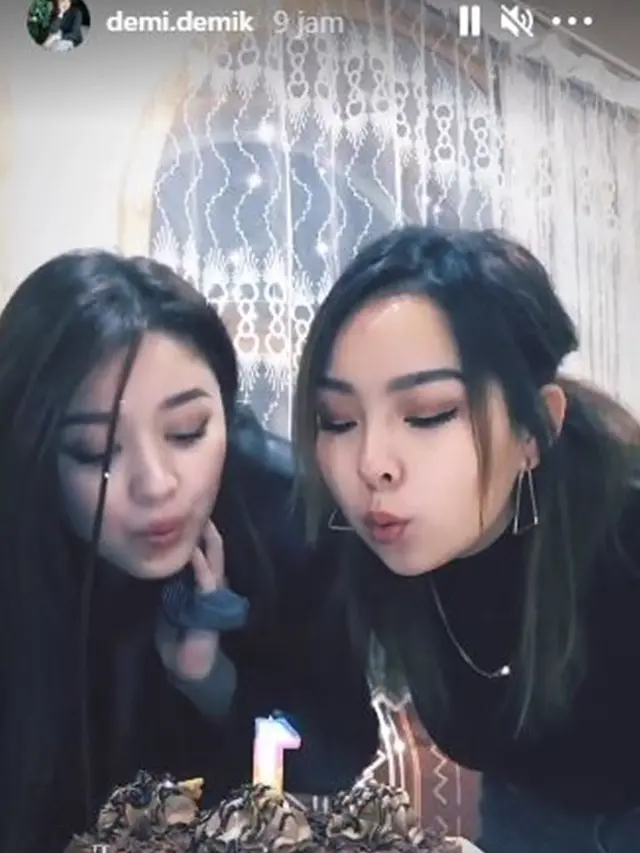 Kenal Fiki Naki Baru Seminggu, 6 Potret Perayaan Dayana Raih 1 Juta Followers IG