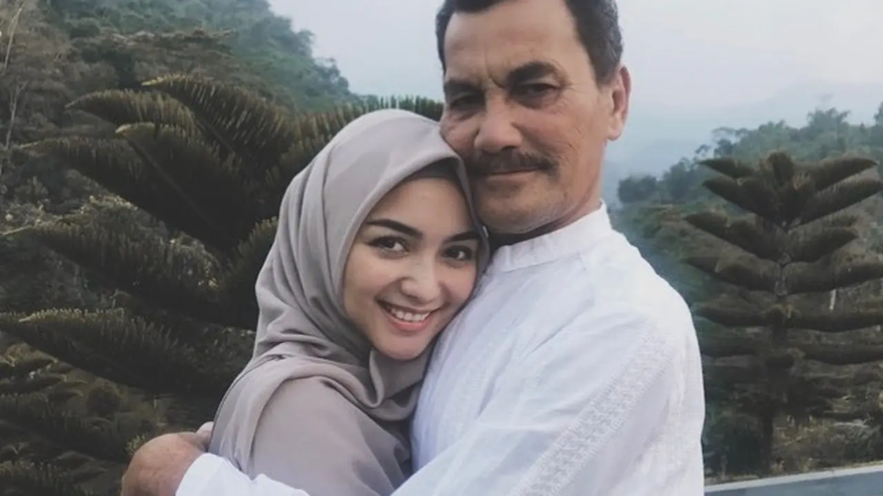7 Potret Kenangan Citra Kirana dan Mendiang Sang Ayah, Penuh Kehangatan