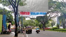 Aksi Aremania yang tergabung dalam gerakan Make Malang Great Againt (MMGA) terus berlanjut. (Bola.com/Iwan Setiawan)