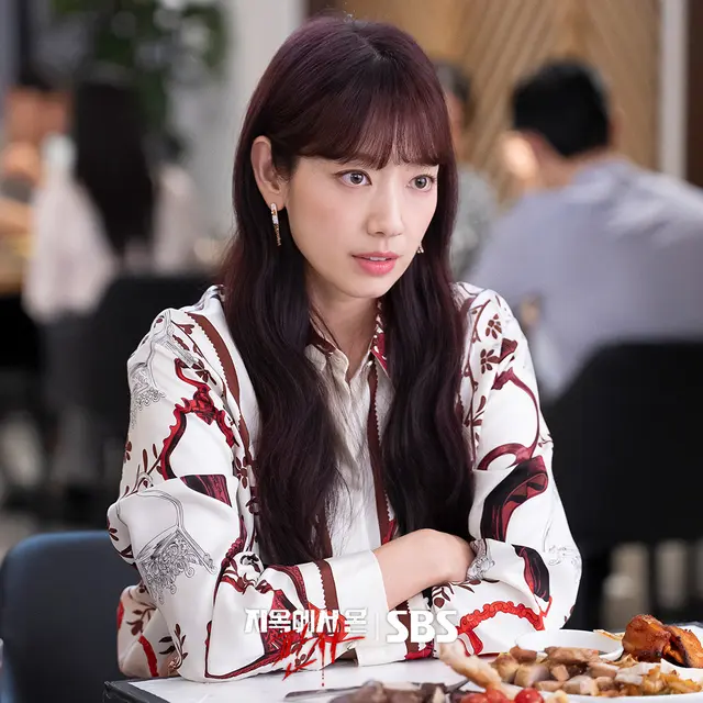Park Sjin Hye dalam The Judge from Hell. (SBS via Soompi)
