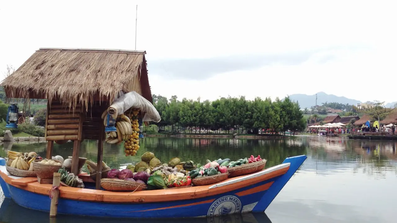Keindahan Pasar Terapung Diantara Pegunungan Lembang 