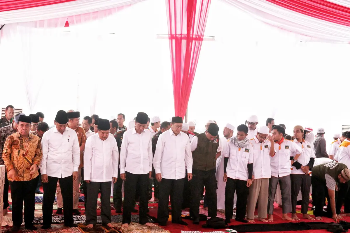 [Bintang] Jokowi Salat Jumat di Monas dan Ucapkan Terimakasih