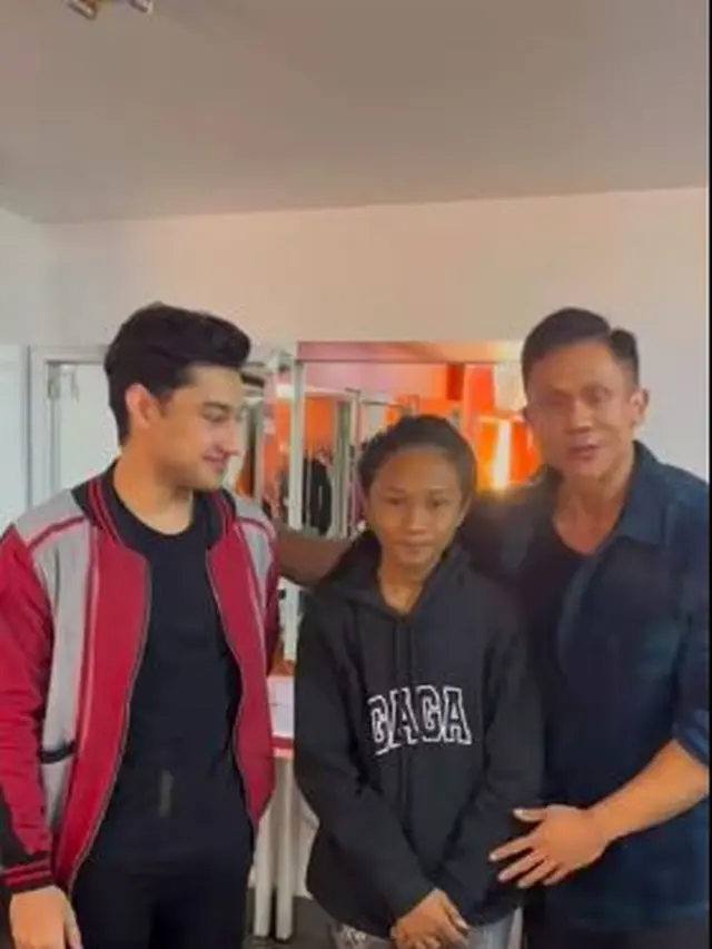 6 Potret Fajar Sad Boy Bareng Selebritas, Viral Karena Cintanya Tak Dihargai