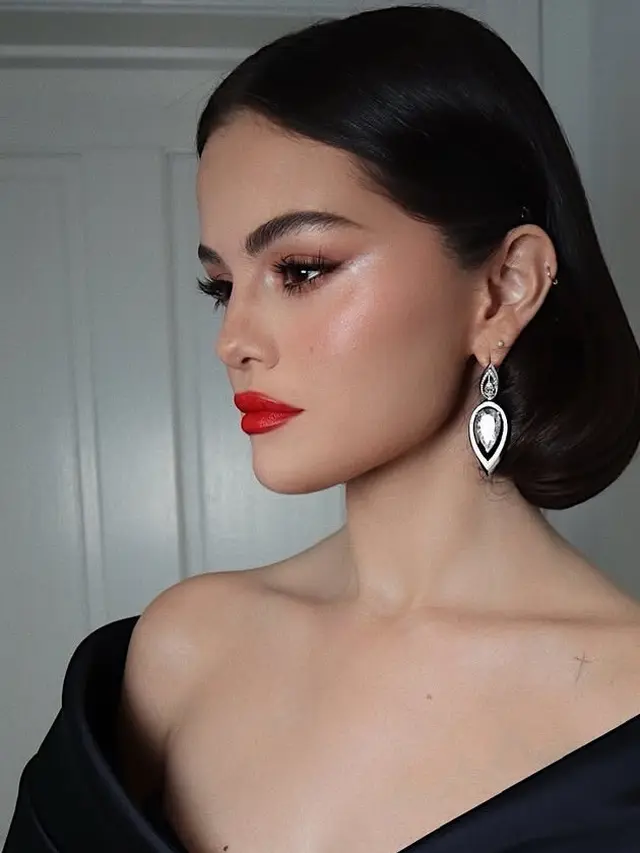 Penampilan Terbaru Selena Gomez Mirip Snow White. [@hungvanngo]