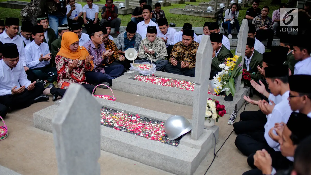 Mensos Khofifah Ziarah TMP Kalibata