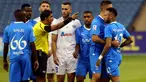 Al Hilal yang diperkuat bintang asal Brasil, Neymar yang hingga kini masih berpredikat sebagai pemain termahal di dunia, hanya bermain imbang 1-1 saat menghadapi klub asal Uzbekistan, PFC Navbahor pada laga Grup D Liga Champions Asia 2023/2024 di King Fahd International Stadium, Riyadh, Selasa (19/9/2023) dini hari WIB. Al Hilal yang bermain di depan publik sendiri harus tertinggal lebih dahulu dari sang tamu lewat gol Toma Tabtadze pada menit ke-52. Al Hilal baru bisa menyamakan skor 1-1 pada menit ke-10 masa injury time lewat gol Ali Al Boleahi. (AFP/Fayez Nureldine)