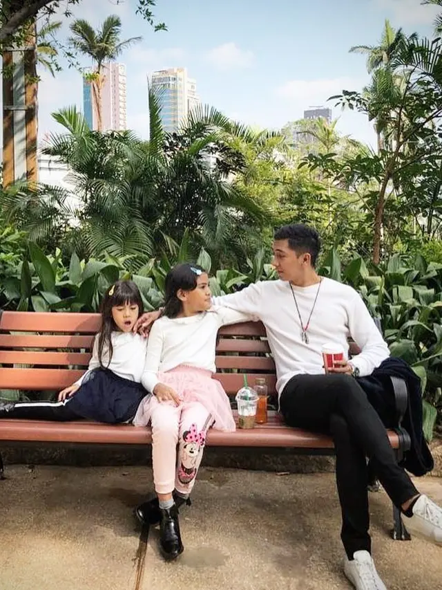 Digugat Hak Asuh Anak, Ini 6 Potret Kenang Mirdad saat Momong Buah Hati