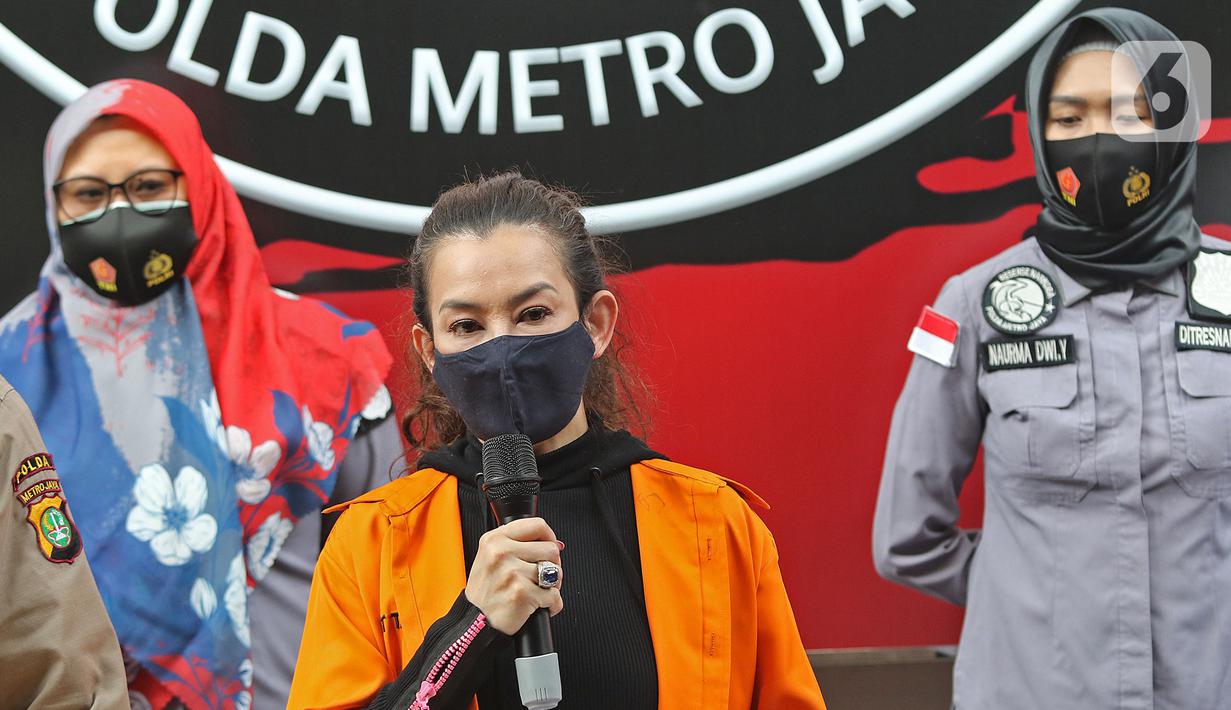 FOTO: Gunakan Narkoba, Penyanyi Reza Artamevia Ditangkap Polisi - News
