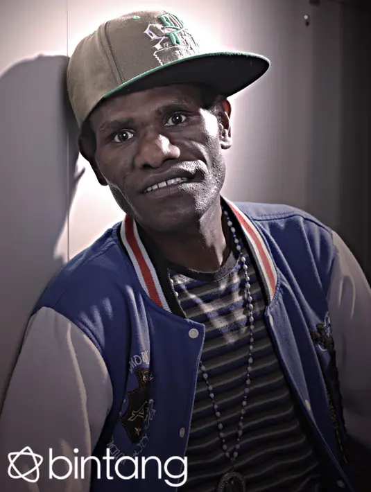 Kini sudah mulai banyak bermunculan bintang-bintang baru dari berbagai penjuru Indonesia. Pemilik nama lahir Klemens Awi ini pada mulanya tak pernah menyangka dapat berkecimpung di dunia hiburan tanah air. (Andy Masela/Bintang.com)