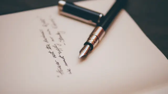 ilustrasi teks ulasan/Álvaro Serrano/unsplash