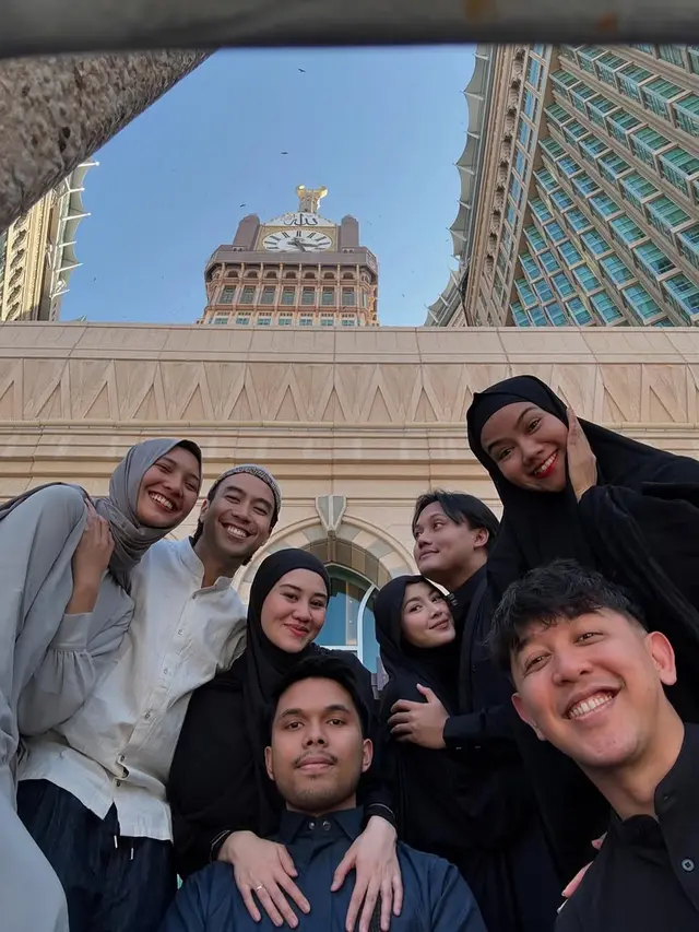 Potret Mahalini, Aaliyah, Yura Yunita dan Sheila Dara di Makkah, Adem Berhijab