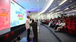 Bertempat di Auditorium Gedung Griya Legita, Lantai 3 Universitas Pertamina, Jakarta, acara digelar untuk menumbuhkan semangat generasi muda untuk menjadi bagian dari masa depan industri energi nasional. Tampak dalam foto, Rektor Universitas Pertamina, Prof. Dr. Ir. Wawan Gunawan A. Kadir, M.S., IPU, memberikan sambutan jelang seminar “Upstream Force: We Are The Energy” di Auditorium Gedung Griya Legita, Lantai 3 Universitas Pertamina, Jakarta, Kamis (6/11/2025). (Fimela.com/Adrian Utama Putra)