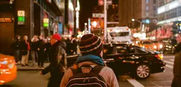 Ilustrasi pulang kerja di malam hari | unsplash.com/@anubhav