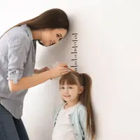 Penelitian menunjukkan bahwa sekitar 60–80% tinggi badan anak dipengaruhi oleh faktor genetik. (Foto/Dok: freepik.com)