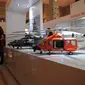 Aneka miniatur helikopter dipamerkan pada Indo Defence 2014, JIExpo Kemayoran, Jakarta, Rabu (5/11/2014)(Liputan6.com/Herman Zakharia)