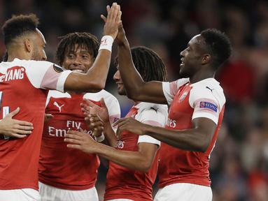 Pemain Arsenal merayakan gol yang dicetak oleh Pierre-Emerick Aubameyang ke gawang Vorskla pada laga Liga Europa di Stadion Emirates, London, Kamis (20/9/2018). Arsenal menang 4-2 atas Vorskla. (AP/Kirsty Wigglesworth)