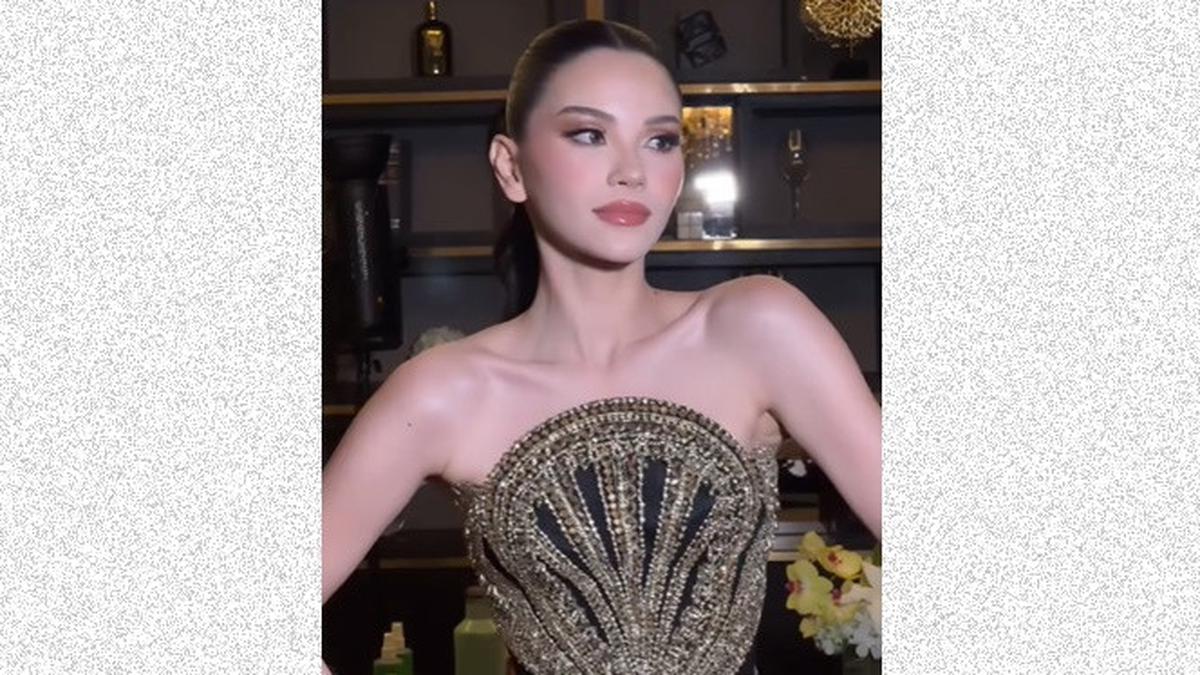 6 Potret Detail Outfit Alyssa Daguise di After Party, Mini Dress Bertabur Kristal