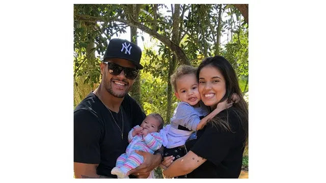 Jarang Tersorot, Ini 6 Potret Hangat David Da Silva dengan Sang Anak