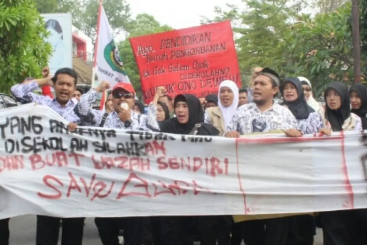 Soal Guru Cubit Murid, Ini Komentar Netizen