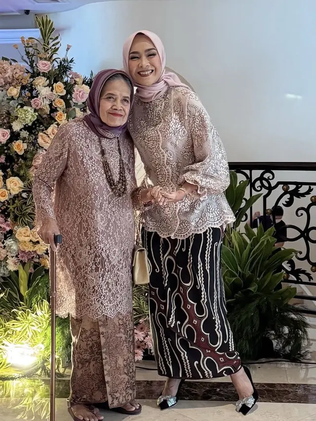 Potret Tunangan Namira Adjani Putri Sulung Alya Rohali. [@arohali]