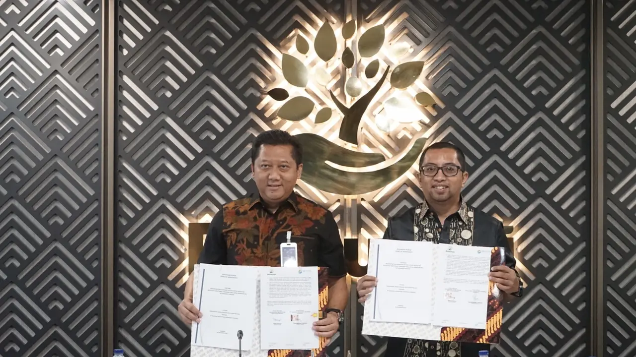 Perum Perhutani dan PT Fajawali Nusantara Indonesia (Persero) atau Holding BUMN Pangan ID Food bekerja sama dalam membudidayakan tanaman tebu.