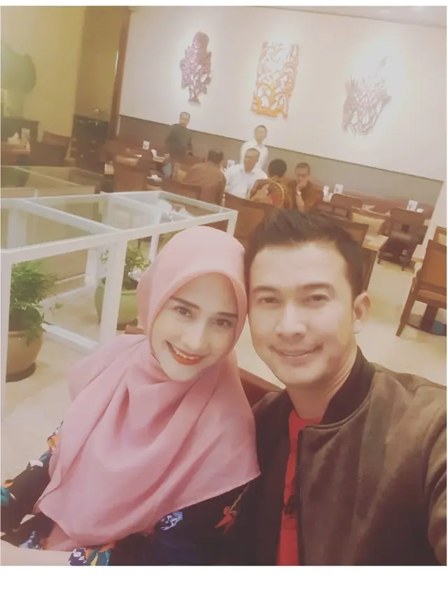 Bebas dari Penjara, Ini 6 Momen Manis Mandala Shoji Bersama Istri