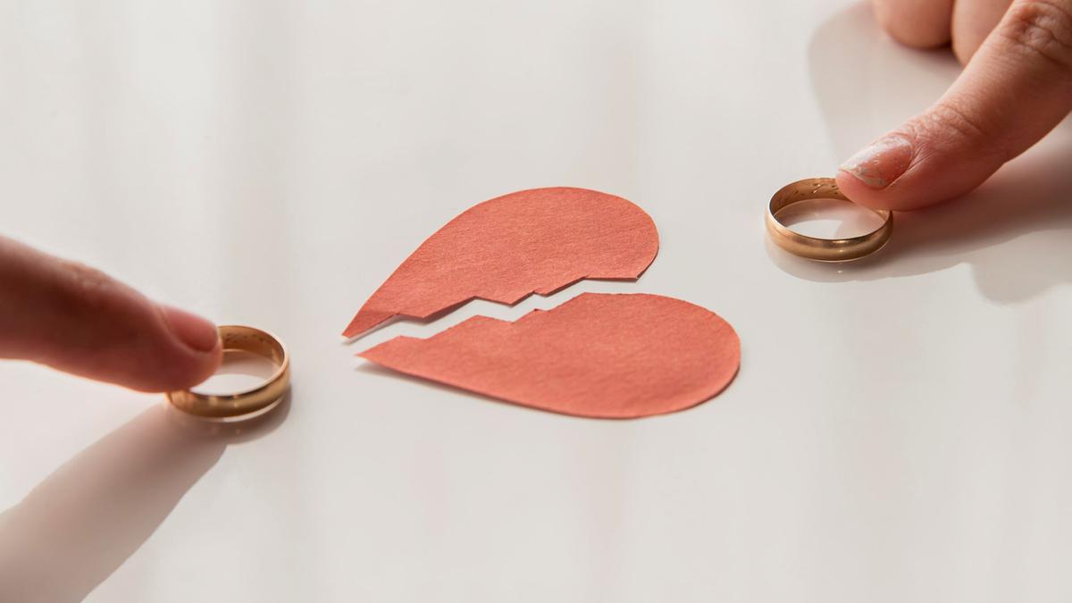 5 Zodiak Pria yang Paling Cepat Move On Setelah Putus Cinta