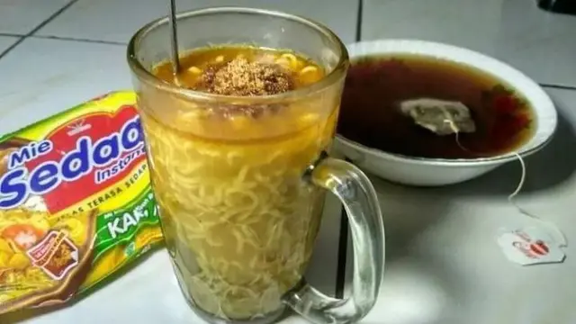 6 Wadah Makan Mi Nyeleneh Ini Kelewat Kreatif, Bikin Geleng Kepala