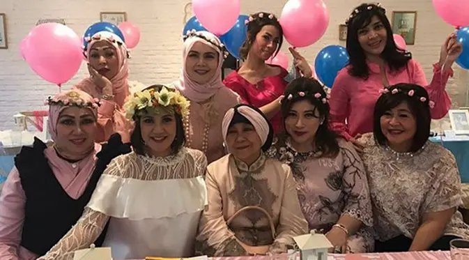 Terlihat di akun Instagramnya, beberapa waktu lalu Andi Soraya baru saja menggelar acara baby shower, yang pastinya juga menjadi hadiah di usia kandungannya yang sudah menginjak tujuh bulan. (Instagram/andisorayabeatrix)