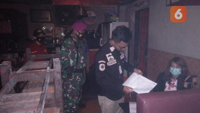 Satgas Raika Gerebek Kafe Remang-remang yang Nekat Buka saat PPKM di Makassar - Vimarsana News