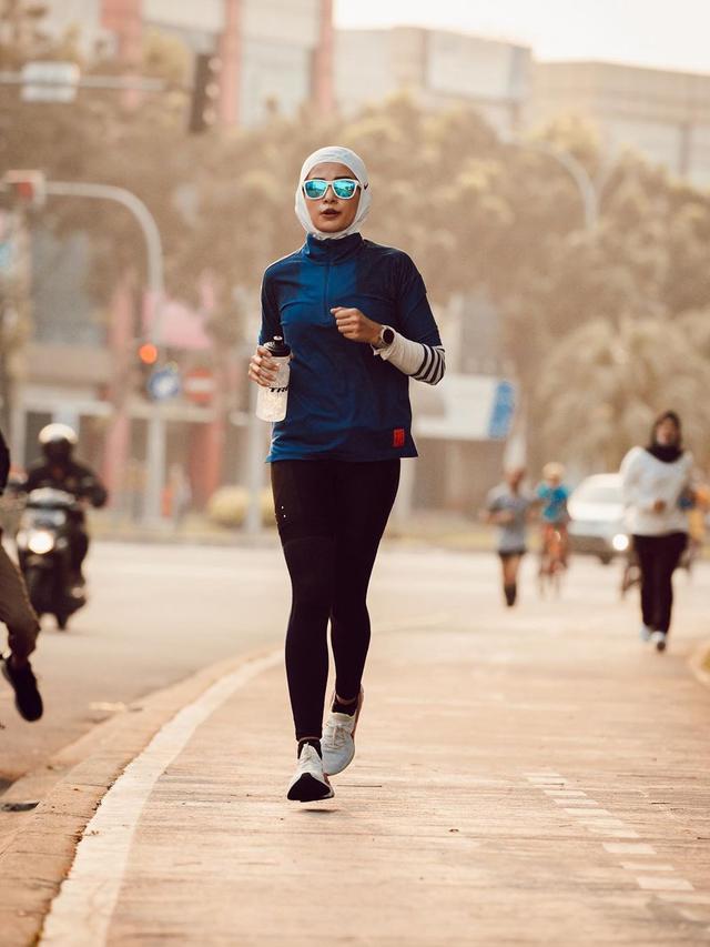 Pesona 6 Selebriti Berhijab Saat Olahraga, Tetap Stylish