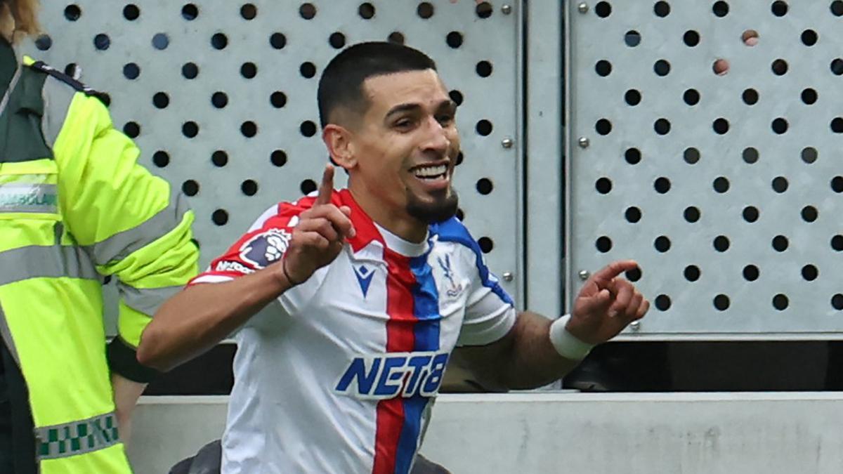 Manchester United dan Tetangga Terlibat Duel Panas Bursa Transfer, Bek Crystal Palace Jadi Rebutan