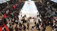 Ribuan pencari kerja antusias mendatangi Job Fair Bekasi Pasti Kerja Expo yang digelar Pemerintahan Kabupaten Bekasi di Presiden University Convention Center Jababeka Cikarang, pada Selasa (27/5/2025). (Istimewa)