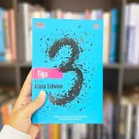 Review Buku Novel 3 (Tiga)