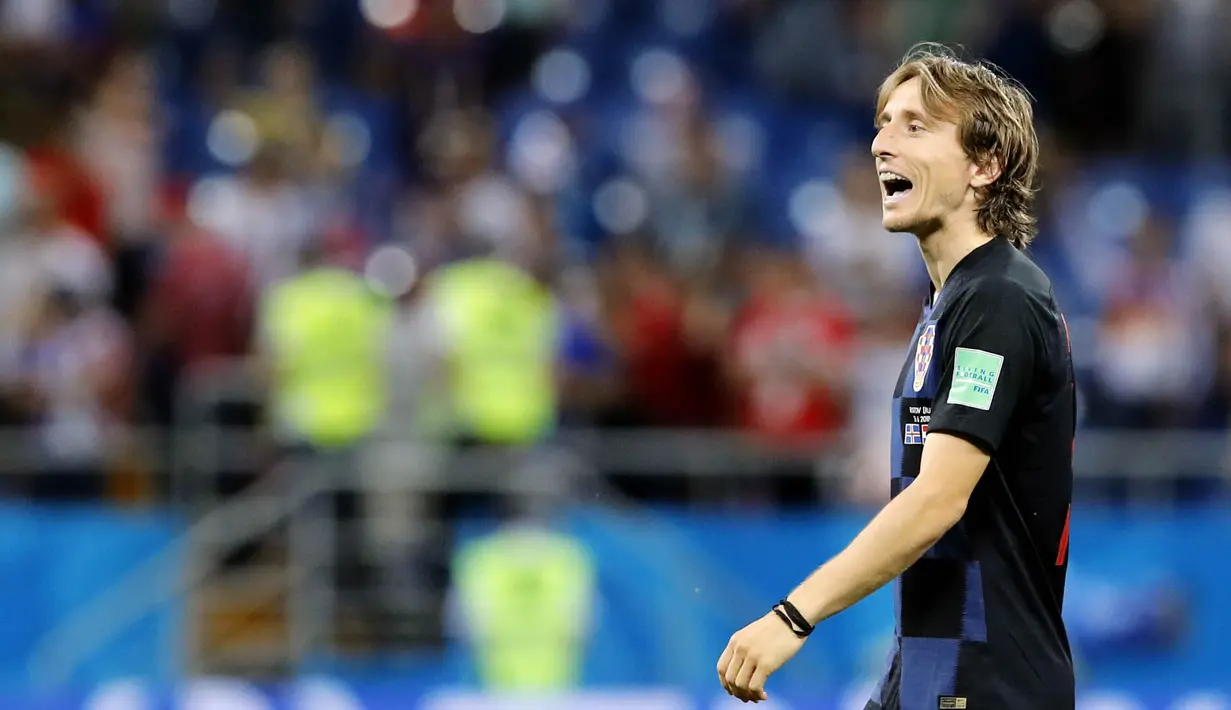 4. Luka Modric (Kroasia) - Kapten Kroasia ini berhasil membawa negaranya melangkah hingga perempat final Piala Dunia 2018. Penghargaan Ballon d'Or kemungkinan bisa diraihnya jika mampu membawa negaranya berjaya di Piala Dunia. (AP/Vadim Ghirda)