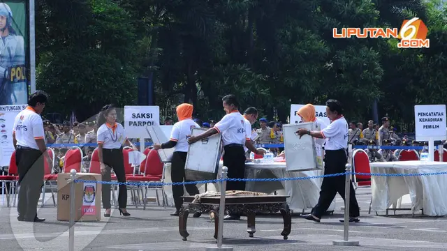 [FOTO] Ini Cara Polisi Atasi Kerusuhan di TPS