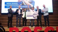 Bosch Indonesia membagikan secara gratis 2.000 wiper Bosch Clear Advantage kepada pengemudi taksi online.