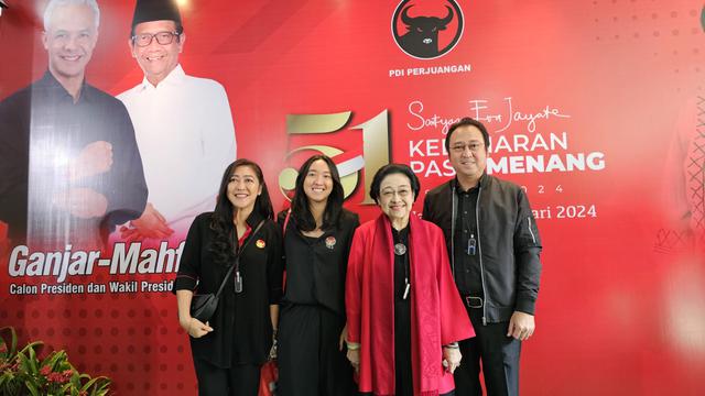 Momen Ketua Umum PDIP Megawati Soekarnoputri bersama putranya yang juga Ketua DPP PDIP Prananda Prabowo