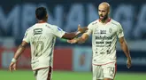 Puasa di bulan Ramadhan menjadi kewajiban bagi setiap umat muslim baik pria maupun wanita di seluruh dunia apapun profesinya termasuk para pesepakbola yang saat ini berlaga di BRI Liga 1 2023/2024.  Tak hanya pemain lokal, tercatat 4 pemain asing di BRI Liga 1 musim ini harus melalui tiga laga BRI Liga 1 2023/2024 di bulan puasa 2024. Berikut daftar empat pemain asing tersebut.  (Bola.com/M Iqbal Ichsan)