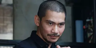 Aktor laga Donny Alamsyah, berperan  sebagai Dito dalam film 'Skakmat'. Film ini memiliki genre action-comedy. (Deki Prayoga/Bintang.com)