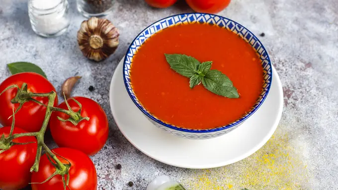 Terdapat Berbagai Kandungan yang Baik bagi Tubuh pada Sup Tomat Panggang dengan Basil