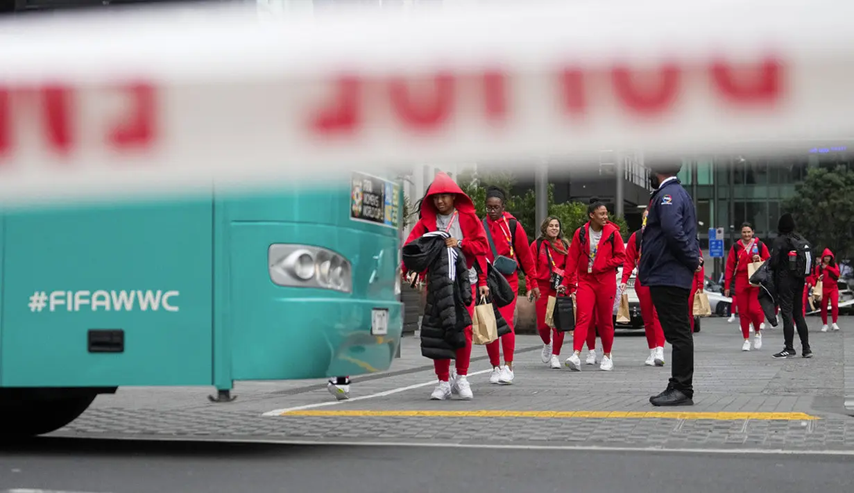 <p>Penembakan yang juga melukai banyak orang ini bertepatan dengan hari pembukaan Piala Dunia Sepak Bola Wanita di Selandia Baru dan Australia. (AP Photo/Abbie Parr)</p>