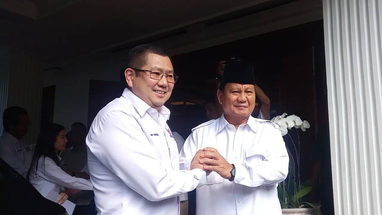 Ketua Umum Perindo Hary Tanoesoedibjo (kiri) dan Ketua Umum Gerindra Prabowo Subianto