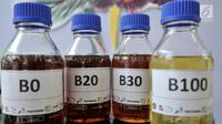 Sampel biodiesel B0, B20, B30, dan B100 dipamerkan saat uji jalan Penggunaan Bahan Bakar B30 untuk kendaraan bermesin diesel di Kementerian ESDM, Jakarta, Kamis (13/6). (merdeka.com/Iqbal S. Nugroho)