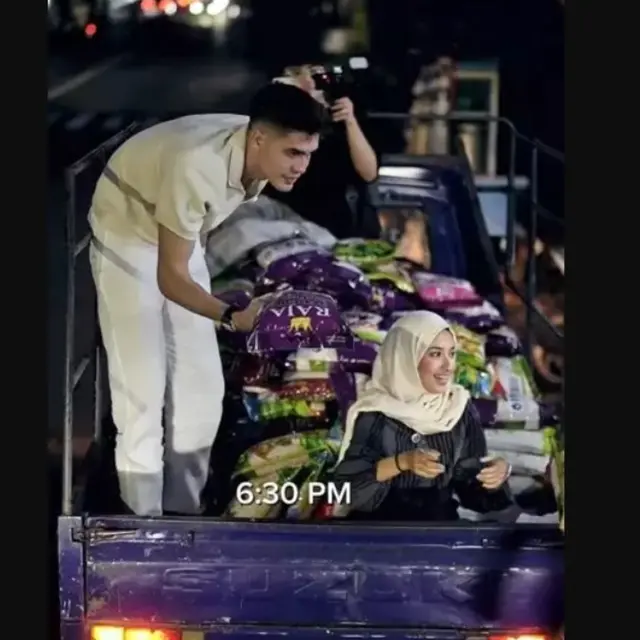 Bagikan Sembako di Bulan Ramadan, Outfit Jennifer Coppern yang Tertutup Bikin Pangling