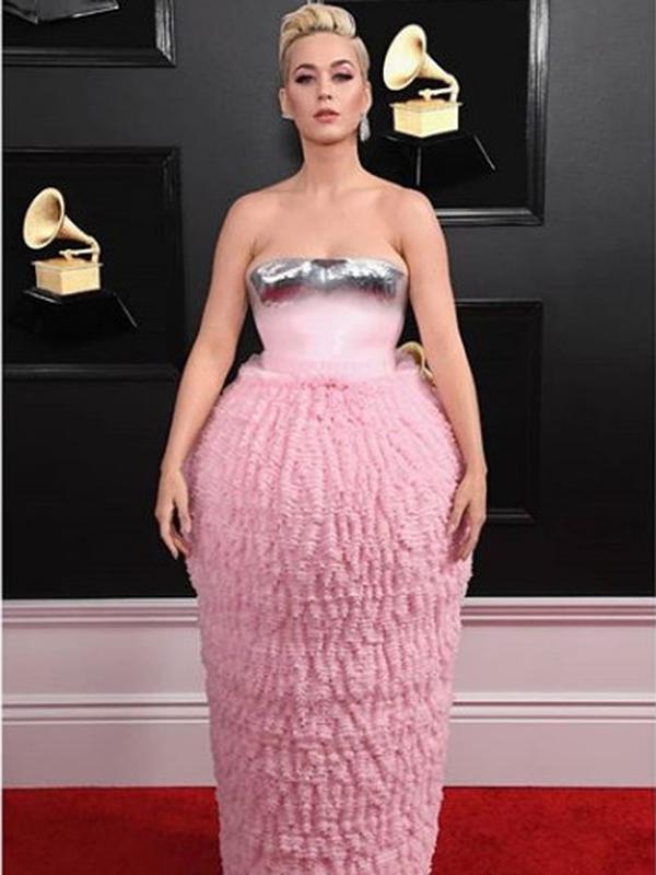 Tampil serba pink, Katy Perry bagaikan Barbie dalam acara Grammy Awards 2019. (dok @ayshadergi/https://www.instagram.com/p/Btu5Og9j9gE/Esther Novita Inochi)